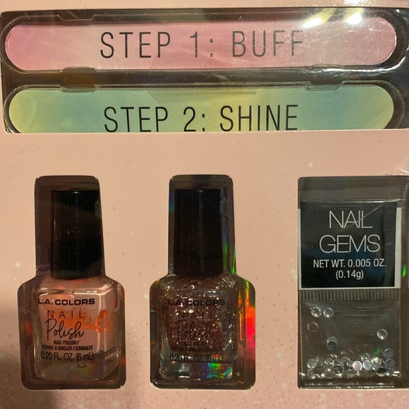 New L.A. Colors Ultimate Mani Rush Manicure Set with Nail Dryer - Picture 3 of 8